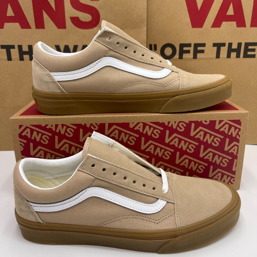 Vans Men’s Beige and White Sneakers
Old Skool
Sesame/Gum
VN0A38G1QA2 Sneakers